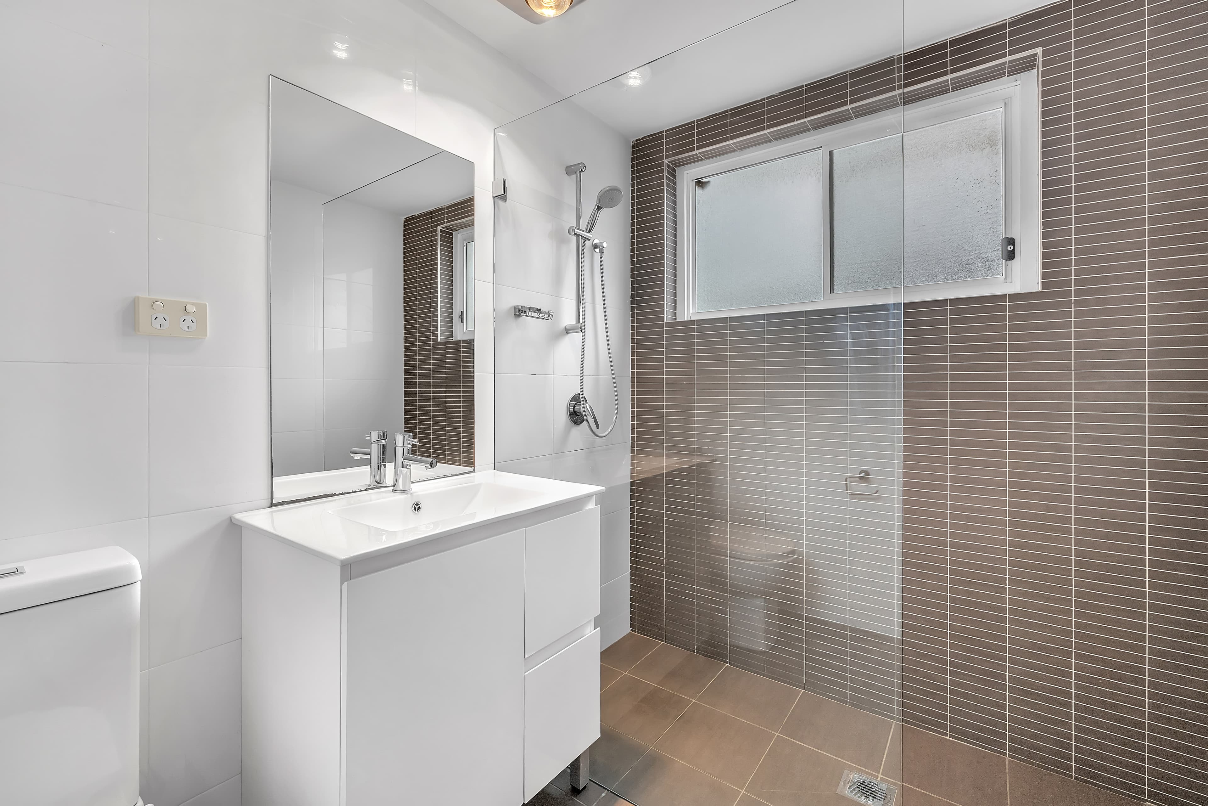 1/3 Brittain Crescent - Image 4