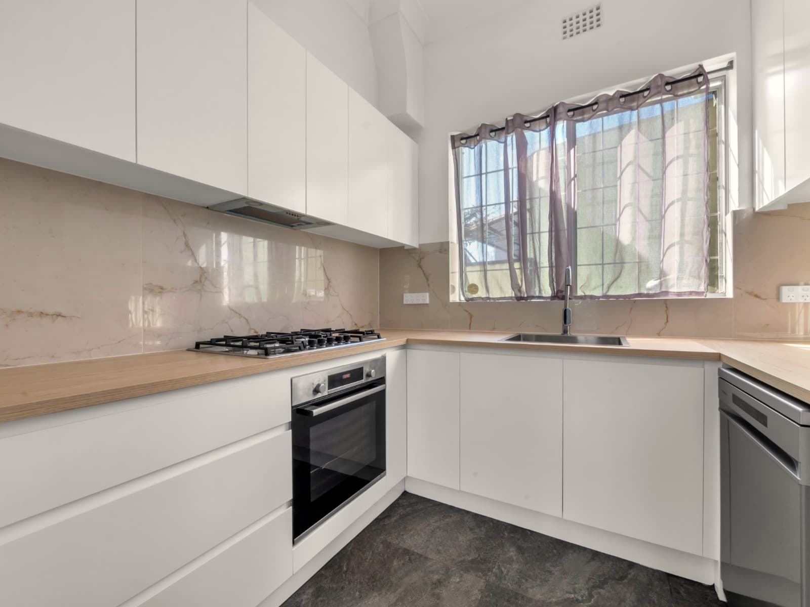 32 Hardie St - Image 4